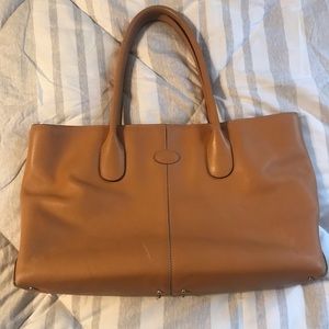 Tods Camel colored leather tote! *Authentic*